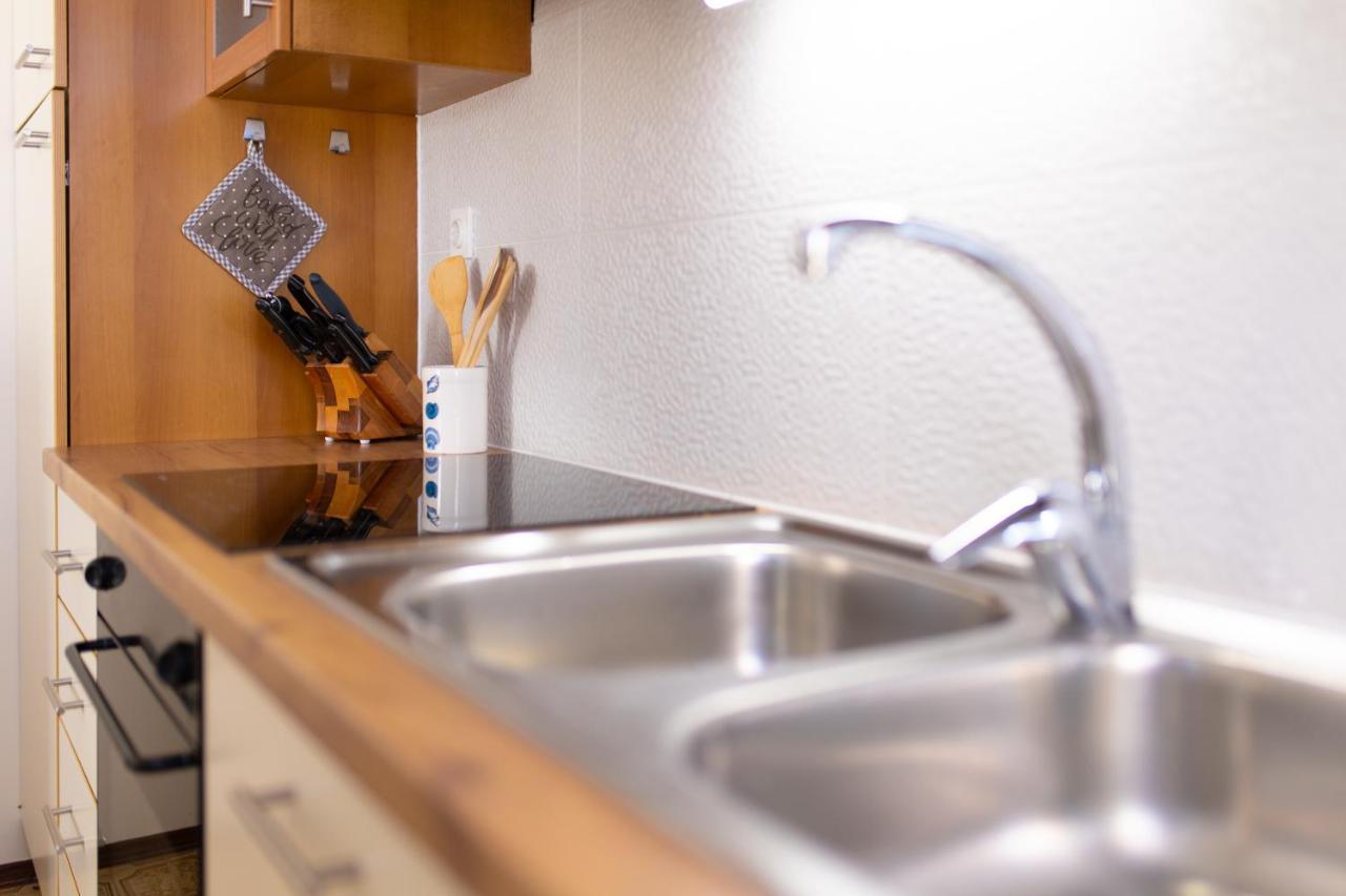 Apartman Doris Milohnici Exteriör bild