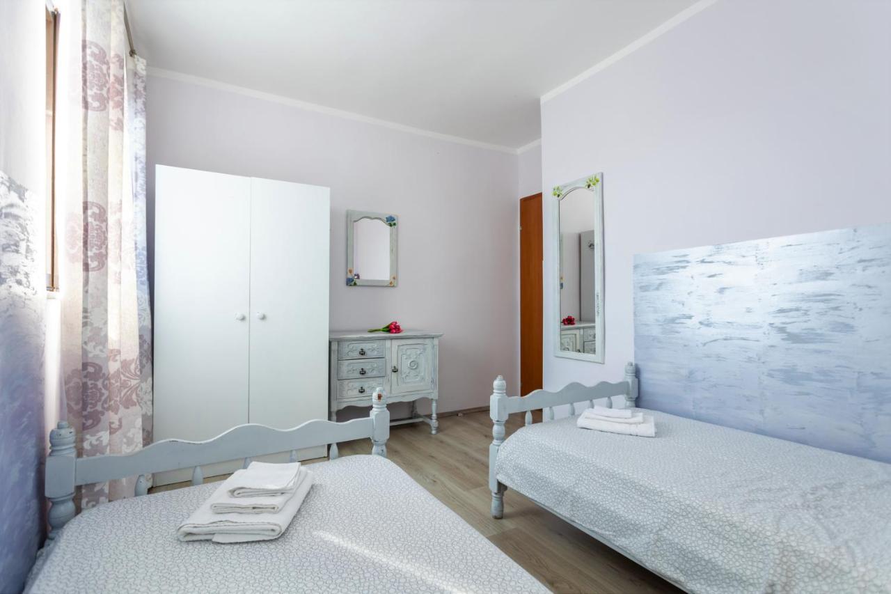 Apartman Doris Milohnici Exteriör bild