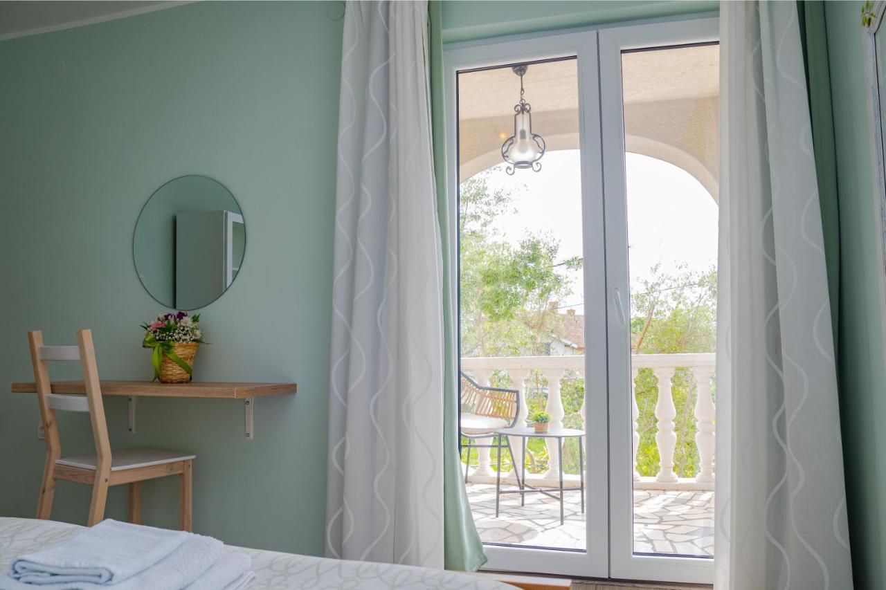Apartman Doris Milohnici Exteriör bild