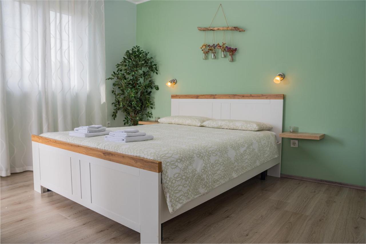 Apartman Doris Milohnici Exteriör bild