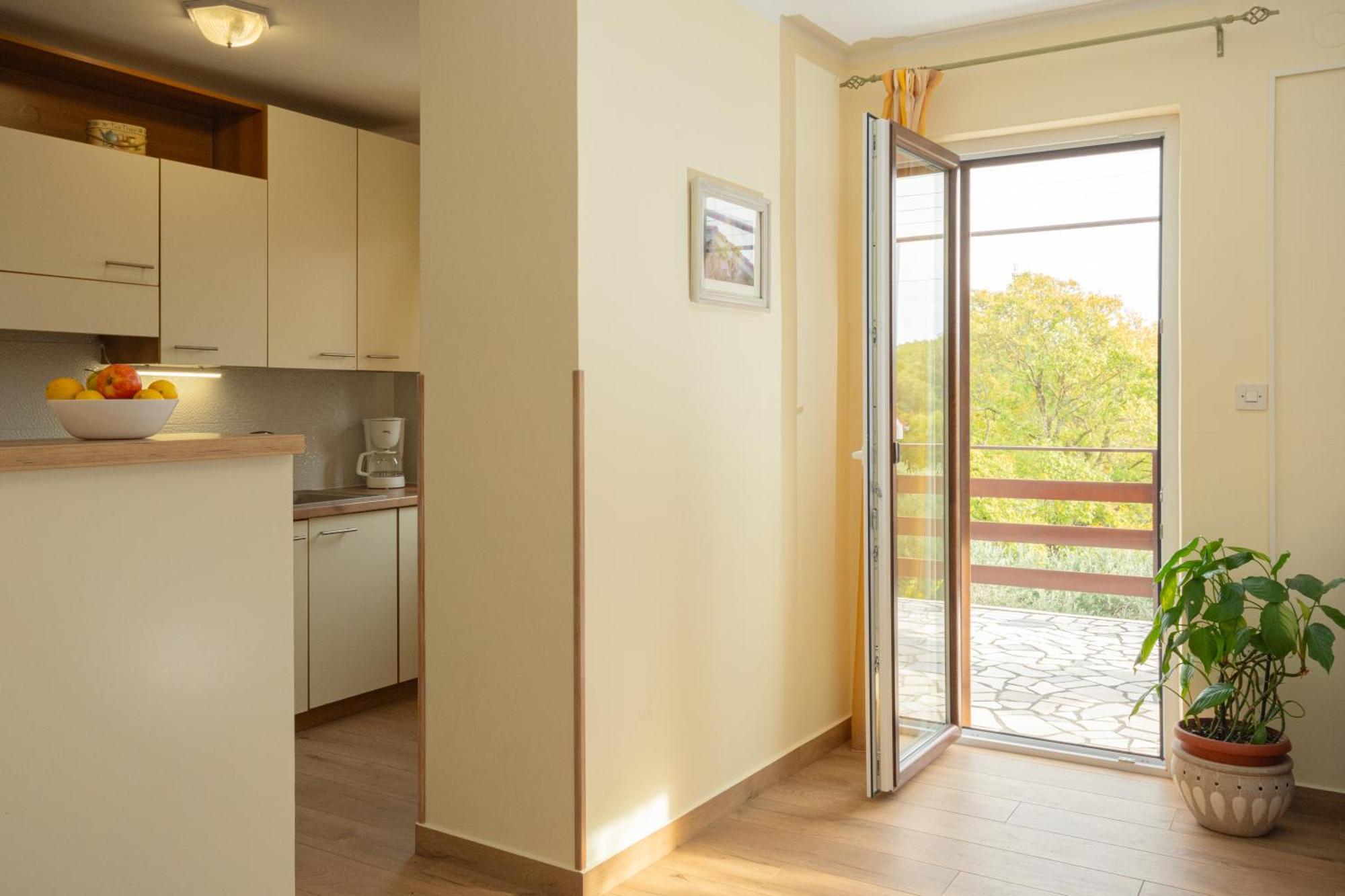 Apartman Doris Milohnici Exteriör bild